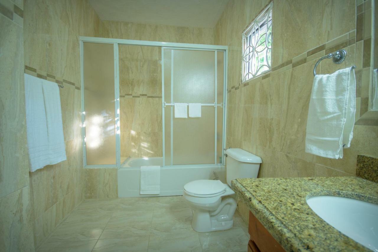 Tropical Escape Villa Ocho Rios Exterior foto